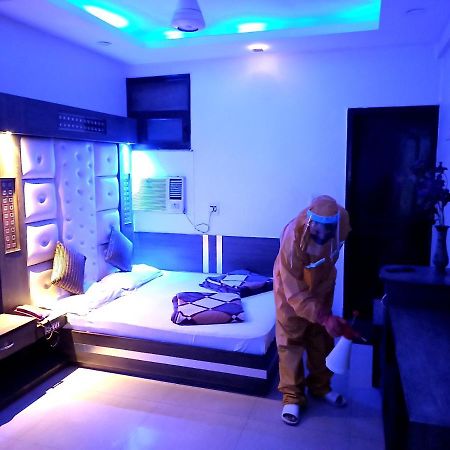 Hotel Peace Point - 1 Min Walking Distance From Station New Delhi Bagian luar foto