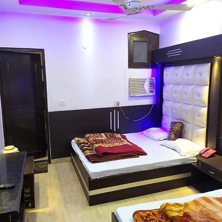 Hotel Peace Point - 1 Min Walking Distance From Station New Delhi Bagian luar foto