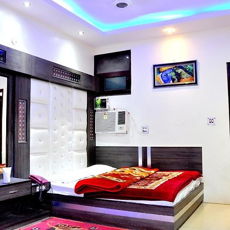 Hotel Peace Point - 1 Min Walking Distance From Station New Delhi Bagian luar foto