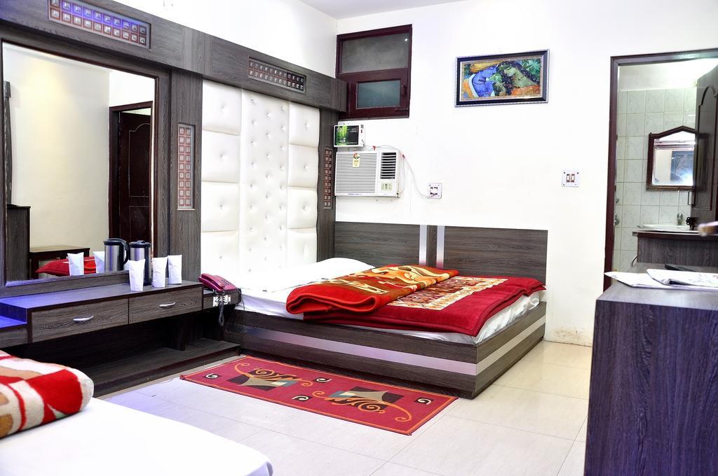 Hotel Peace Point - 1 Min Walking Distance From Station New Delhi Ruang foto