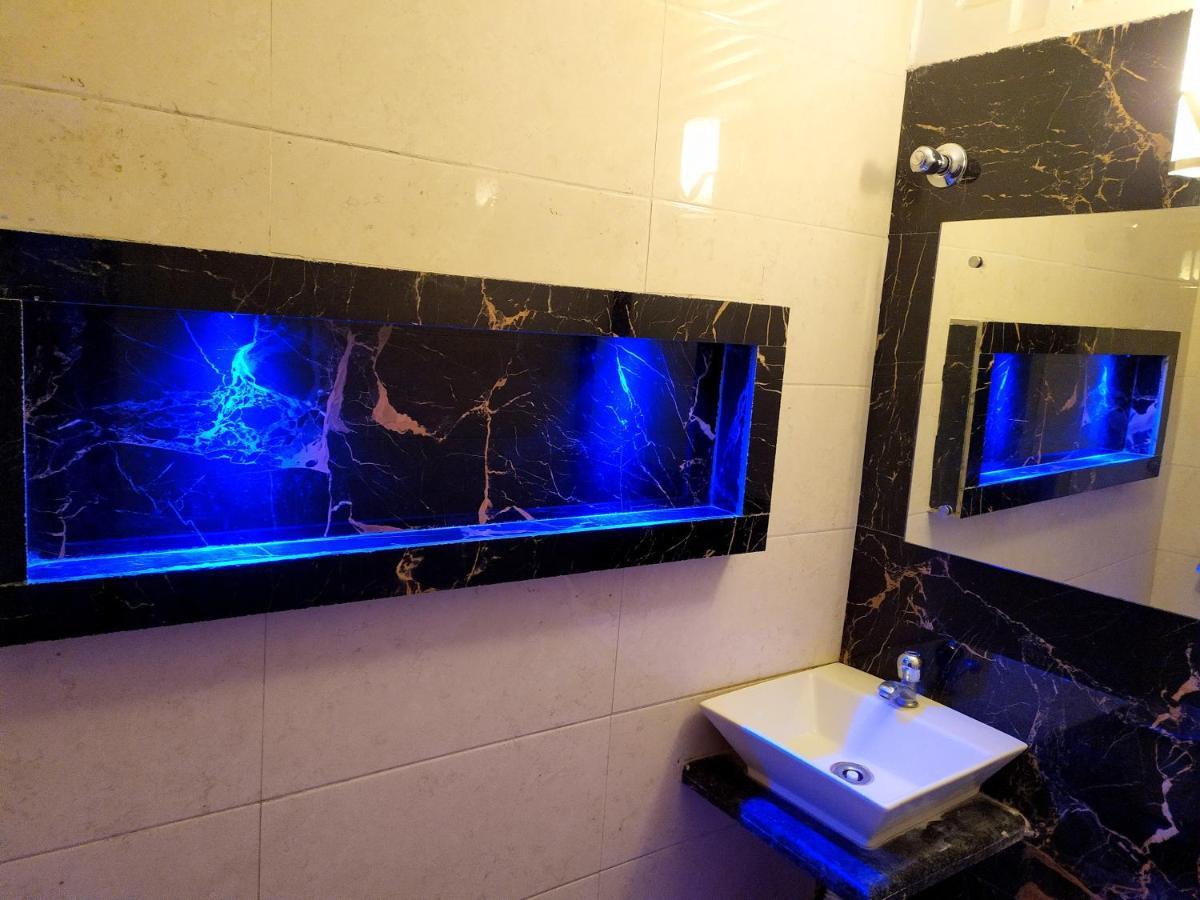 Hotel Peace Point - 1 Min Walking Distance From Station New Delhi Bagian luar foto