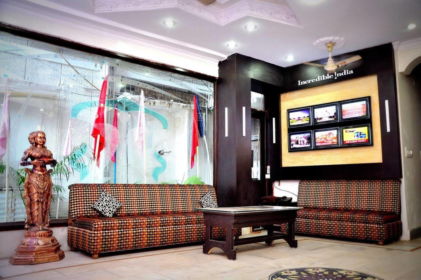 Hotel Peace Point - 1 Min Walking Distance From Station New Delhi Bagian luar foto