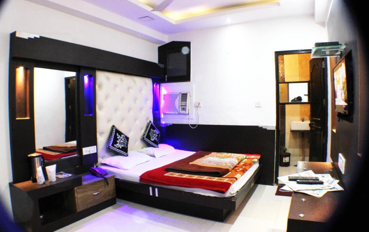 Hotel Peace Point - 1 Min Walking Distance From Station New Delhi Bagian luar foto