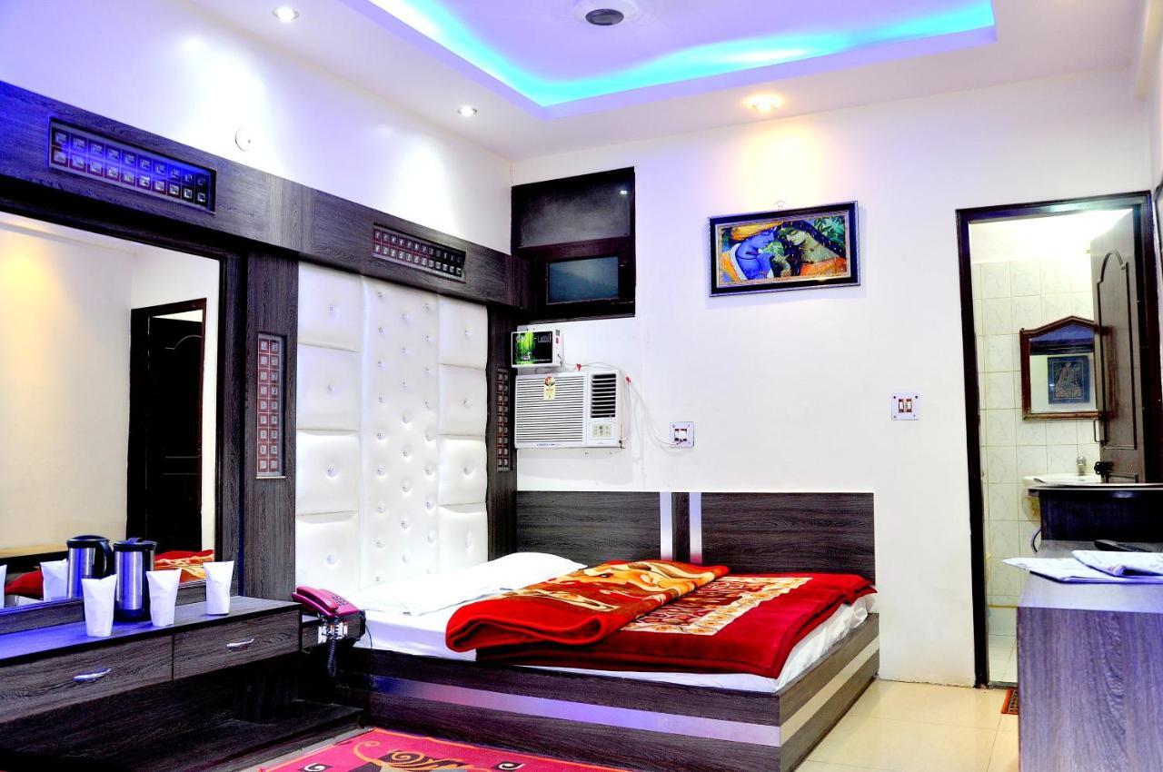 Hotel Peace Point - 1 Min Walking Distance From Station New Delhi Bagian luar foto