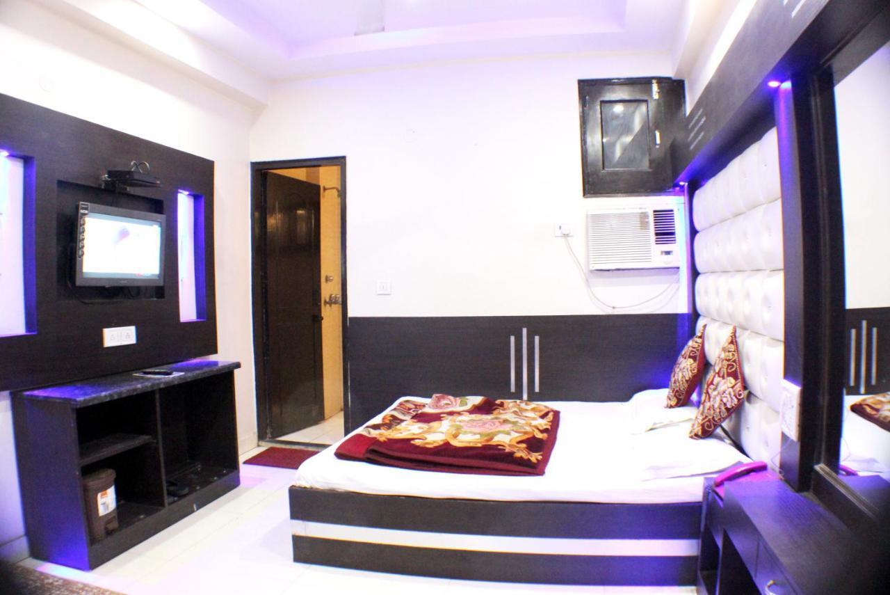 Hotel Peace Point - 1 Min Walking Distance From Station New Delhi Bagian luar foto